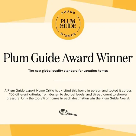Plum Guide - Sterling Penny * Lisboa